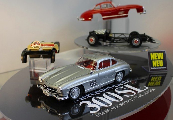 KIT TAMIYA 1/24 CAR MERCEDES BENZ SL300 GULLWING 24338